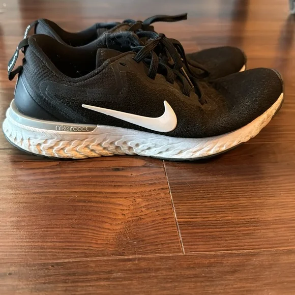 Women’s Nike Odyssey React Running Shoes - Picture 3 of 5